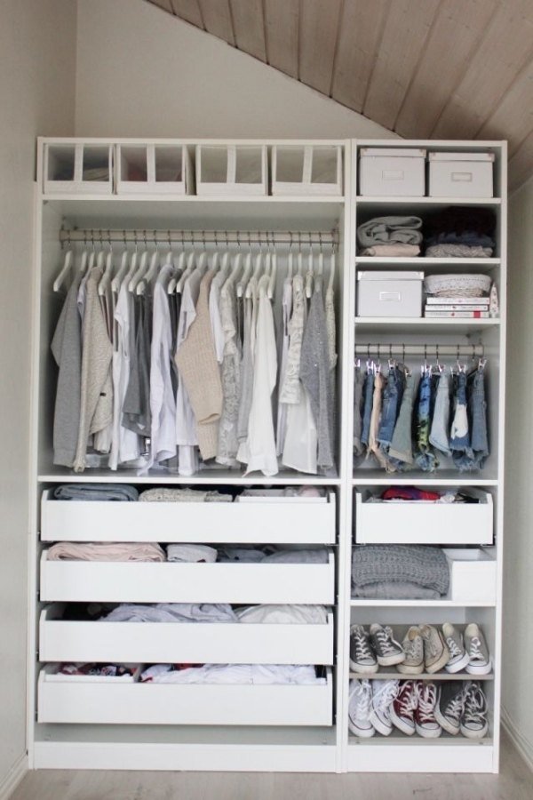 Bygg-det-själv-walk-in-closet-litet-rum-med sluttande tak