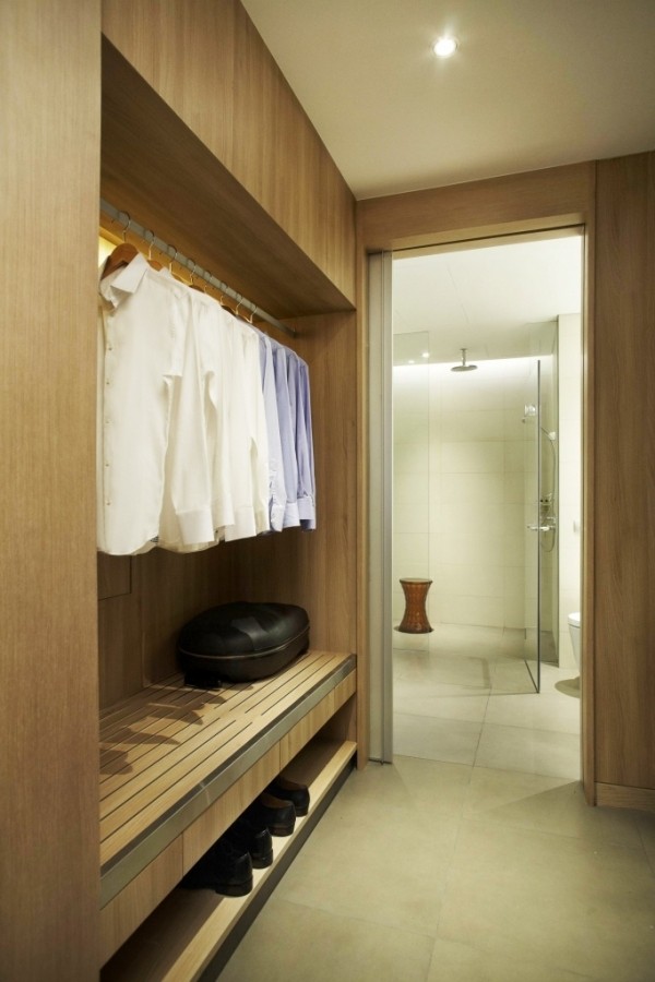 Design-för-män-walk-in-closet-trä-litet-rum