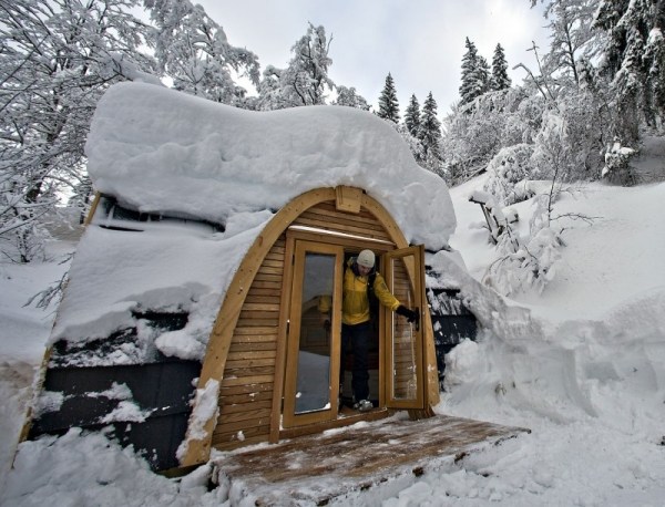 Podhouse snökoja av trä lärk