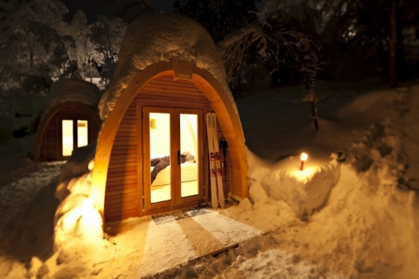 Övernattning i en träigloo