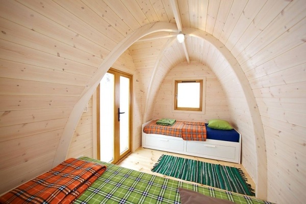 PODhotel Igloo rymmer 2 till 6 personer inne