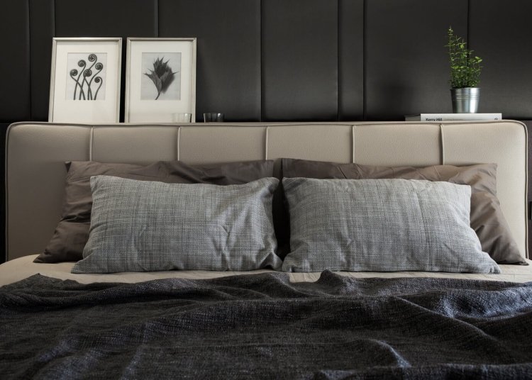 beige-färg-sovrum-sänggavel-säng-läder-stoppad-modern-inredning-design