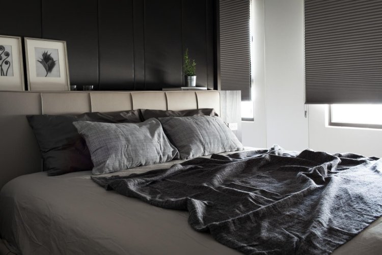 beige-färg-sovrum-sänglinne-grå-neutral-modern-inredning-design