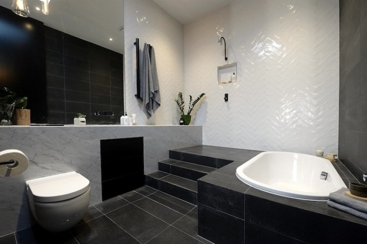 badrum-kakel-exempel-svart-vit-marmor