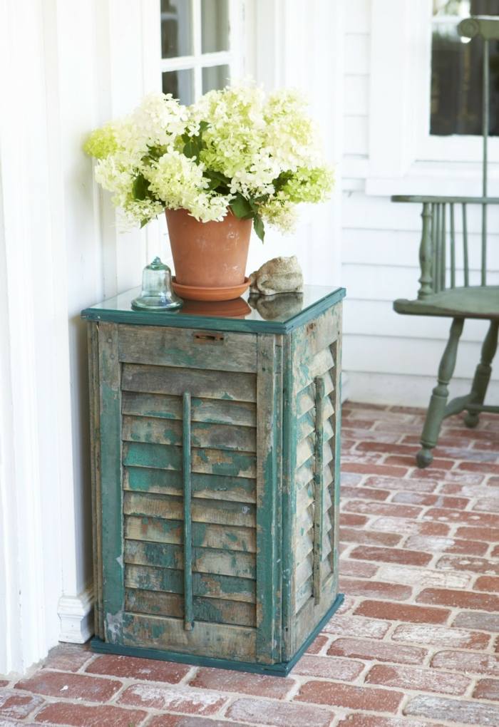 Jalusier slutbord rustik vintage uteplats blomkruka