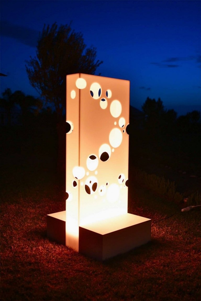 belysning-balkong-design-skulptur-lysande-SCULPTURE-Gérard-Iffrig-hi-macs