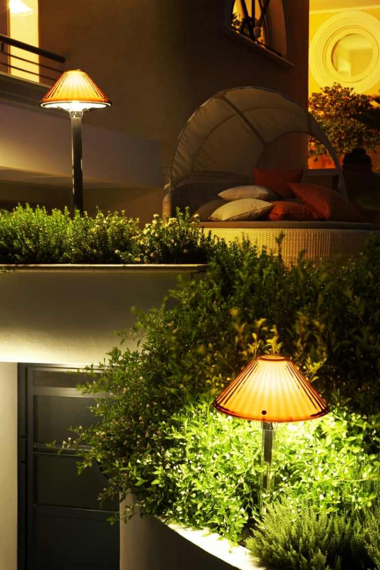 belysning-balkong-design-lampor-halsband-lampor-trädgård-utomhus-I-DEA-goccia