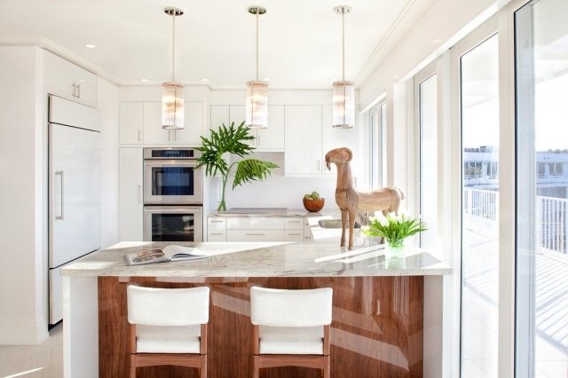 kök-matsal-bänk-marmor-bänk-hängande lampor