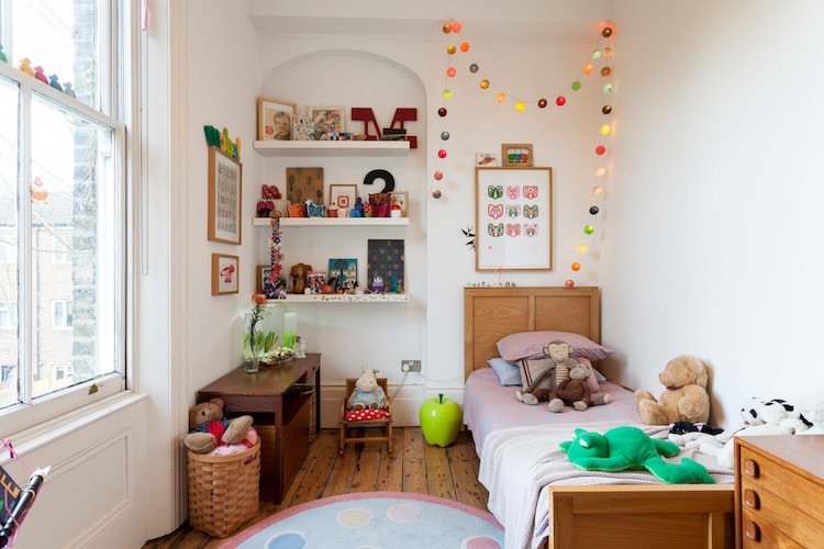 belysning-barnrum-trä-dekoration-traditionell-ljus-boll-säng