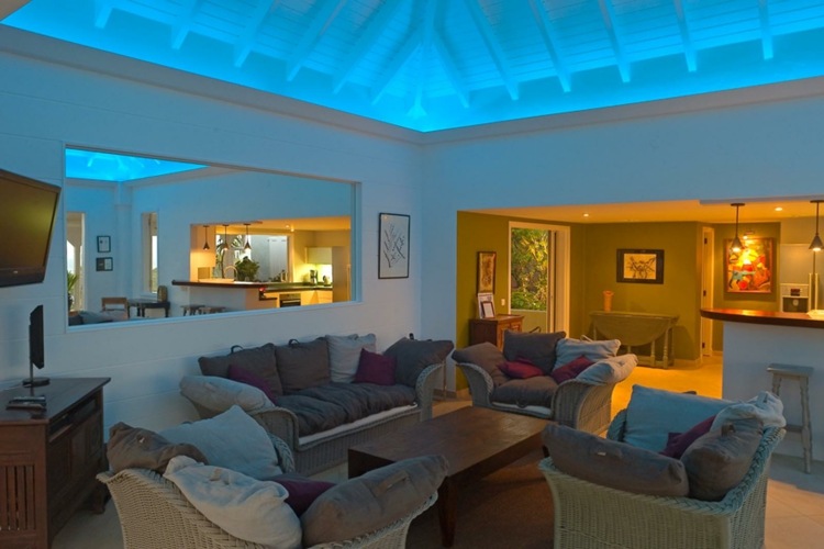 belysning blå gul tak sittgrupp soffa spegel