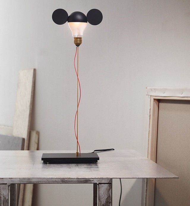Öron bordslampa modern design minimalistisk snygg