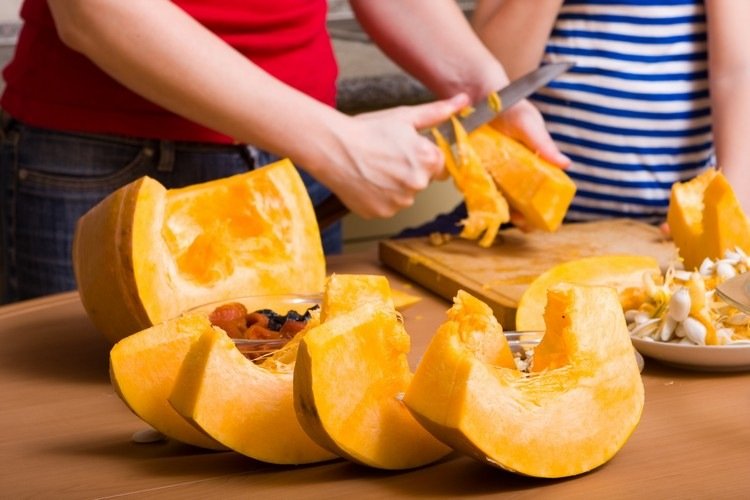 Pumpa recept kärna-skär-tärningar-förbereda-massa
