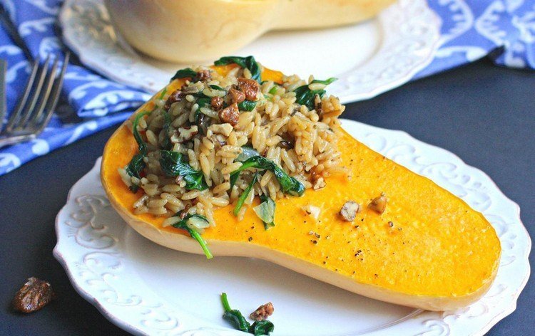 pumpa-recept-butternut-halvfylld-ris-spenat-valnötter-vegan