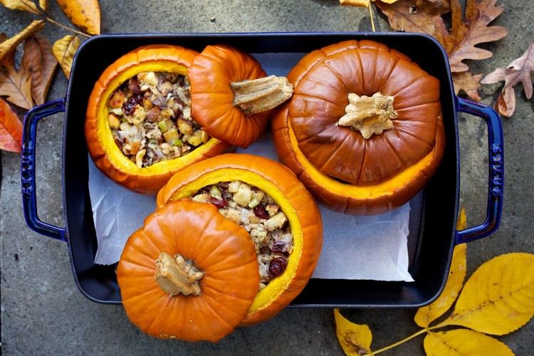 pumpa-recept-söt-dessert-fylld-hokkaido-pumpor-frukt-nötter