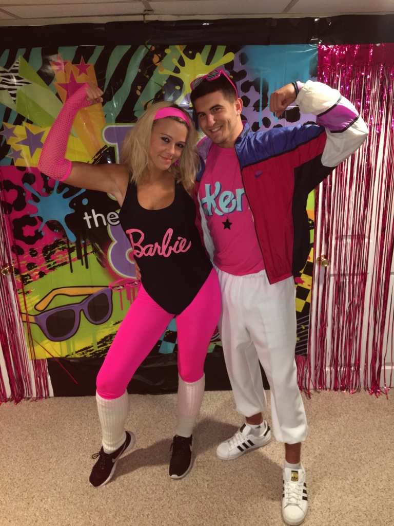Temafest berömda par Barbie och Ken kostymidéer