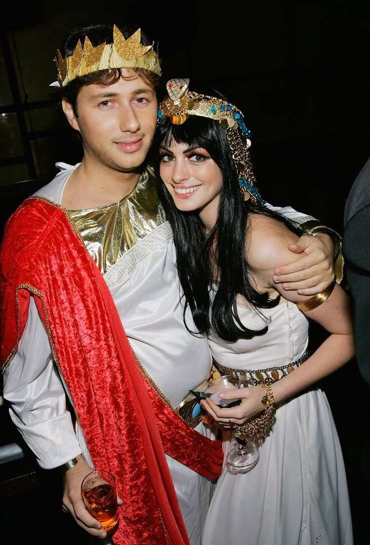 Gör Cleopatra -kostymen själv berömda par temaparty
