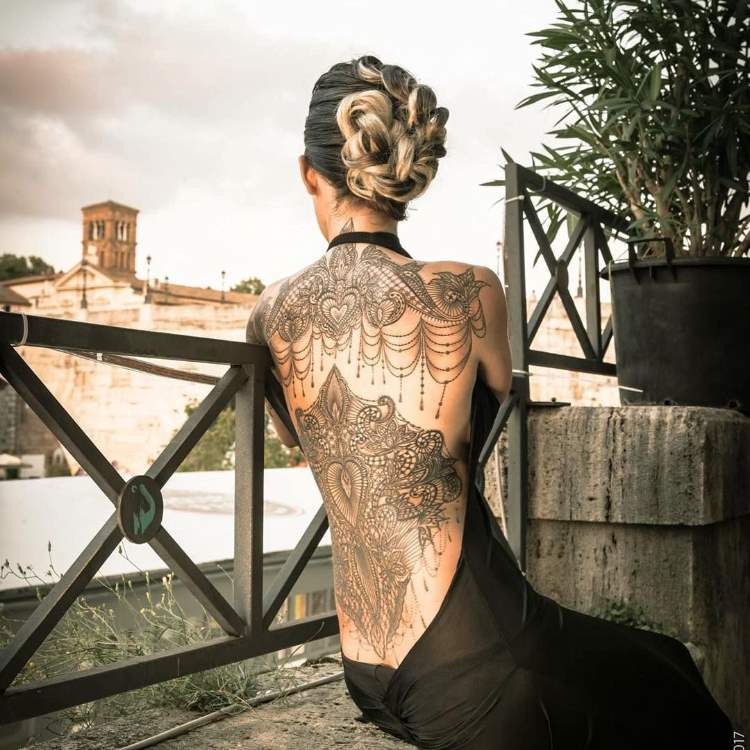 Tillbaka Tatuering för kvinnor Marco Manzo Tattoo Artist