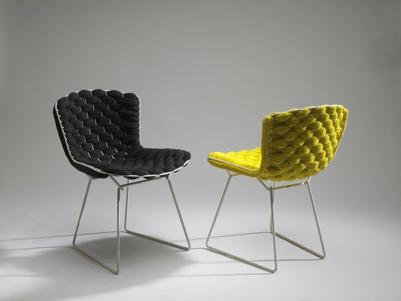 metallvävstol Bertoia gul svart färg grå stol ben