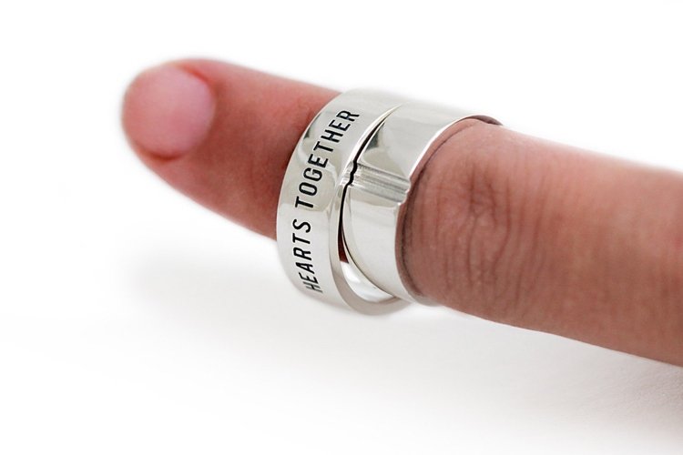 speciella-vigselringar-minimalistisk-gravyr-silver-shclichtes-design