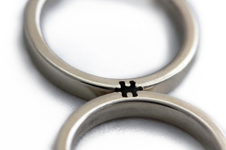 special-vigselringar-minimalistisk-silver-pussel-bit-symbol-hel