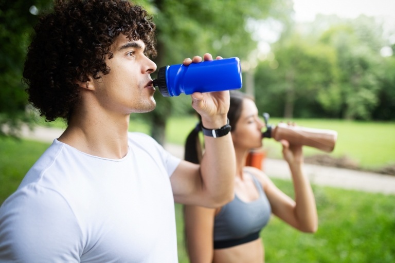 Bygg muskelträning Ät Drick Tillräckligt vatten