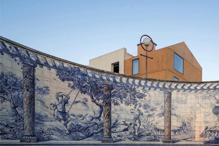 betong-arkitektur-hus-gammal-ny-tradition-azulejos