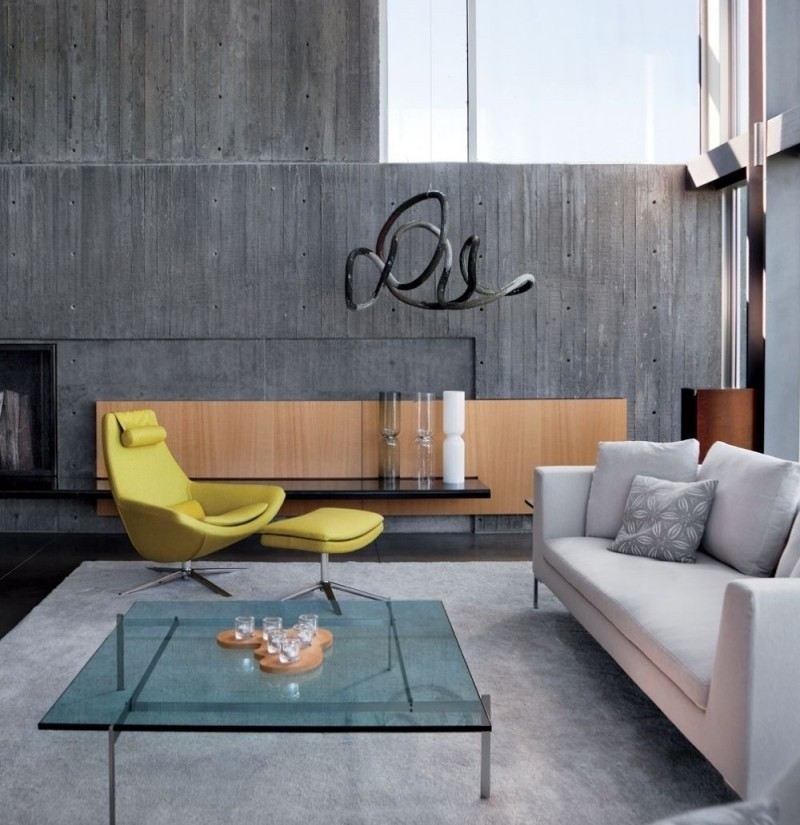 betong-design-modern-soffa-fåtölj-gul-klädsel-skänk-trä-fönster-soffbord-glasplatta