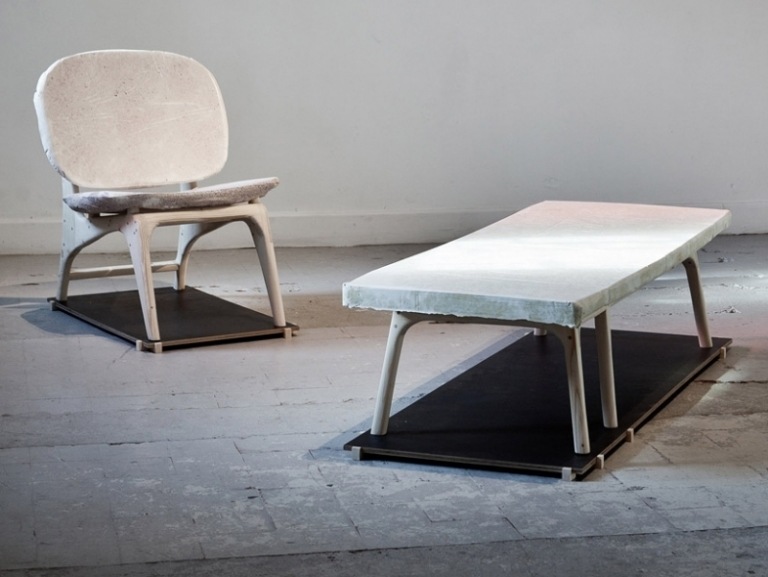 betong-design-modern-möbler-stol-bord-trä-fötter-grov-design-yta