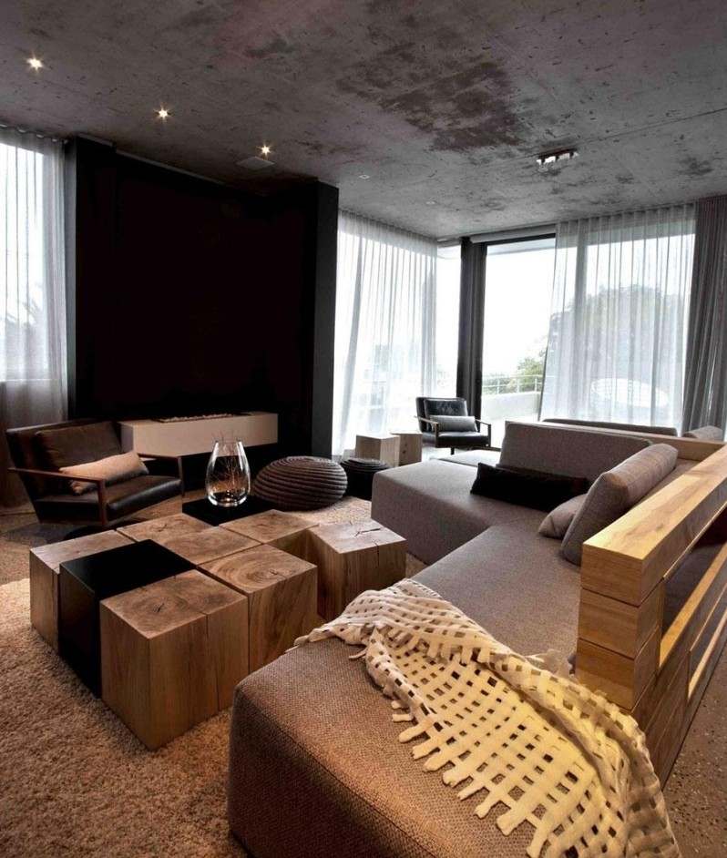 betong-design-modern-vardagsrum-fläckar-betong-tak-soffa-brun-trä-soffbord-trä block-matta