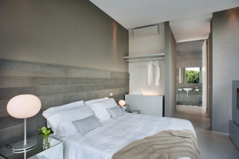 betong-design-moderna-sovrum-säng-sängkläder-öppna-badrum-indirekt-belysning-sängkläder