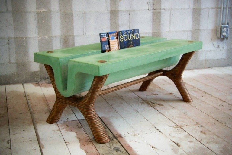 betong-design-modern-bord-grön-ben-plywood-i mitten-rännan-lagringsutrymme