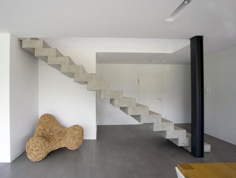 betong-design-modern-trappa-minimalistisk-utan-räcke-vägg-måla-vit-stöd