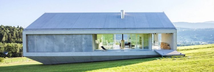 Betong-utanför-betong-hus-terrass-hus-entré-modern
