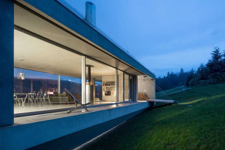 betong-design-inuti-utanför-betong-hus-terrass-utsikt-natur