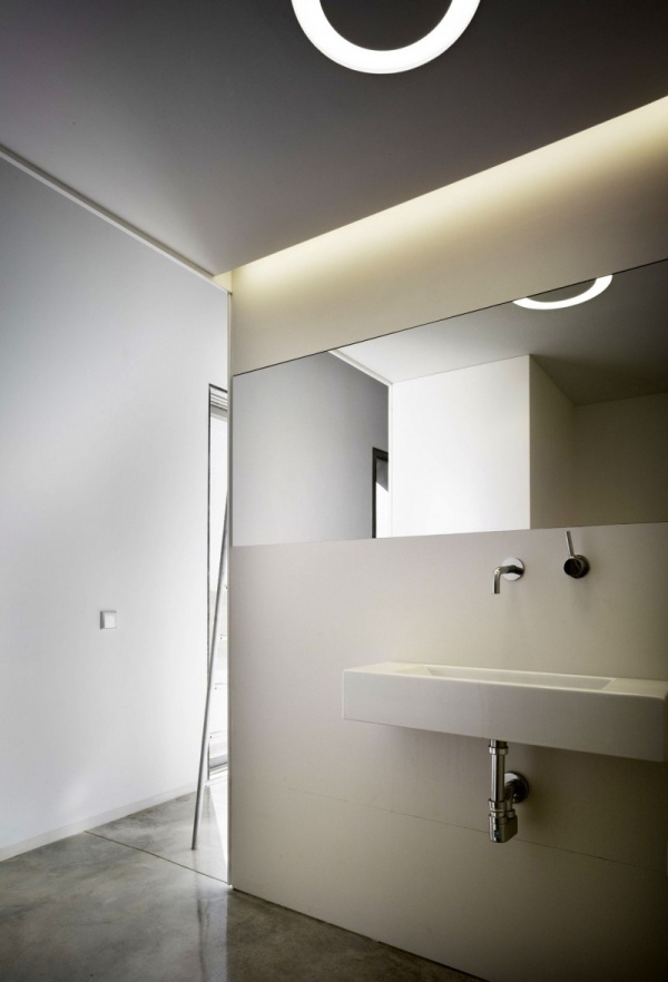 Badrum minimalistiska belysning design idéer
