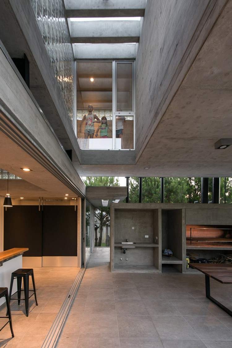 betong inuti och utanför modern husdesign