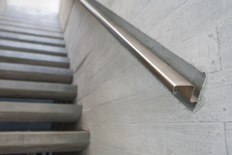 trappor betongräcke metall