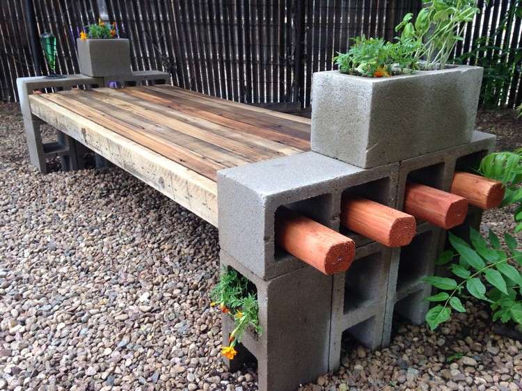 Betongbrytare block-trädgård bänk-grus golv-trä plankor-säte