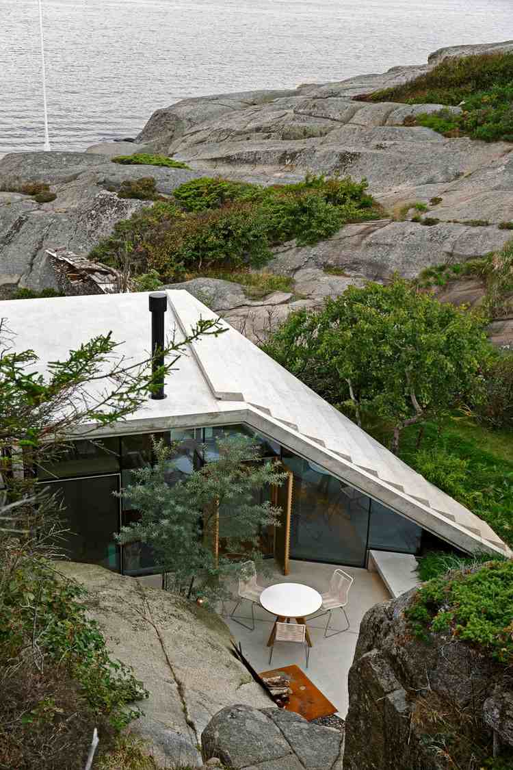 betongglas-fritidshus-platt tak-trappor-terrass-sittplatser