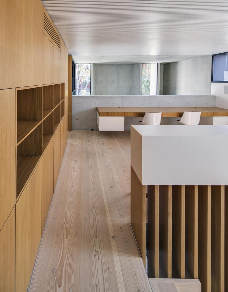 betongträ garderob skrivbord minimalistisk