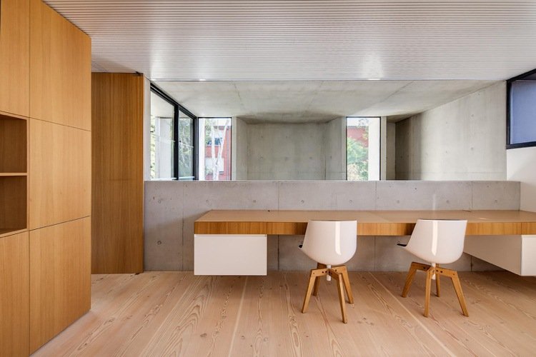 betong träbeklädnad väggskåp skrivbordsspegel