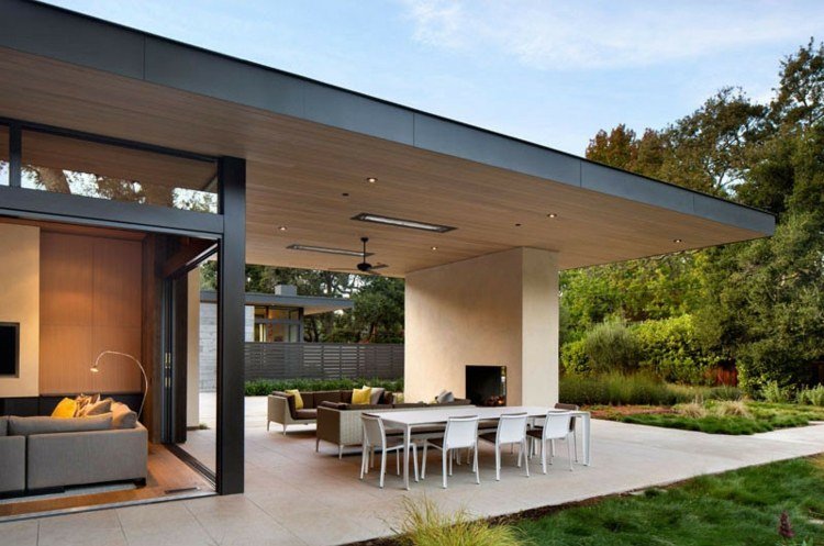 betong-vägg-terrass-design-tak-matplats-lounge-trädgård öppen spis