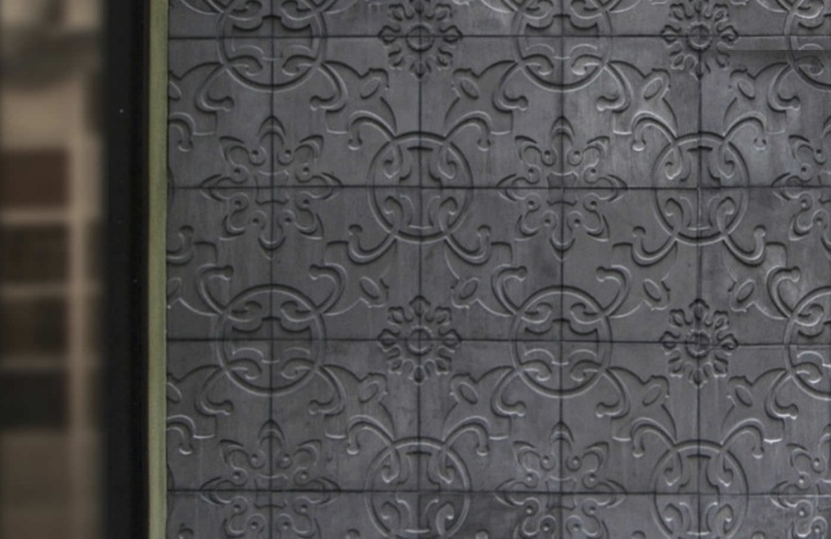 betongplattor-interiör-ornament-MALIBU-Daniel-Ogassian