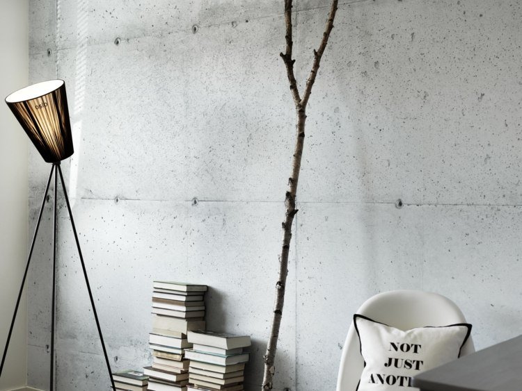 betong-vägg-gör-det-själv-böcker-golvlampa-stol-kasta kuddar-tapeter-betong-look-vägg-design