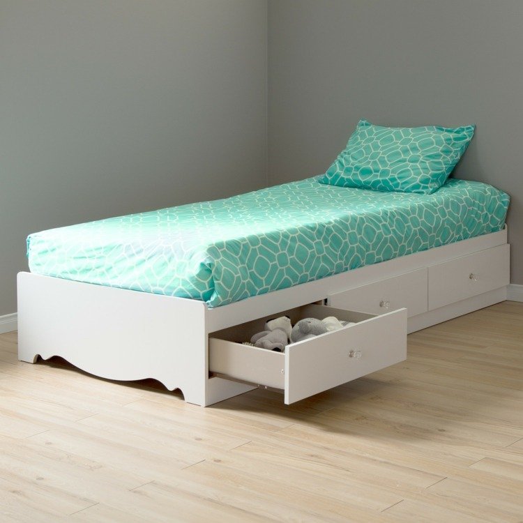 säng med sänglåda-barnrum-vit-idé-låda-turkos-sängkläder
