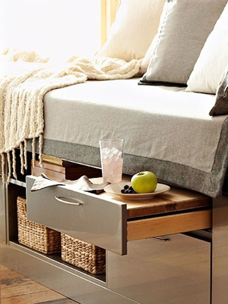 Säng-med-säng-låda-och-bord