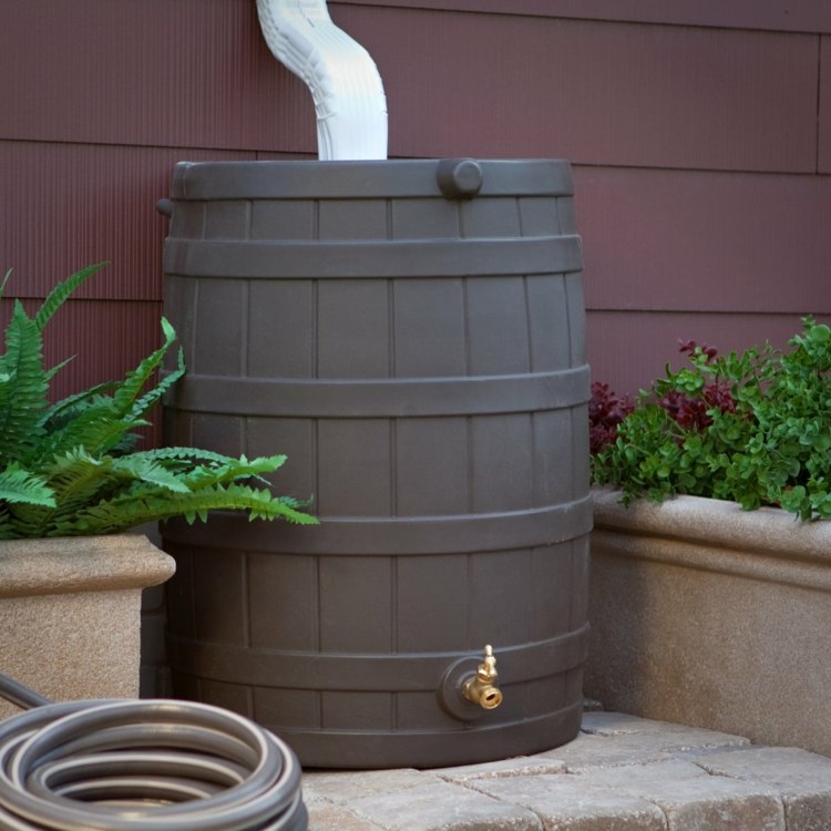 bevattningssystem i trädgården regn-fat-idé-naturligtvis-vattning-pump
