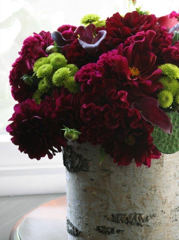 blomsterarrangemang-succulenter-pioner-rika-färger-rustik-vas