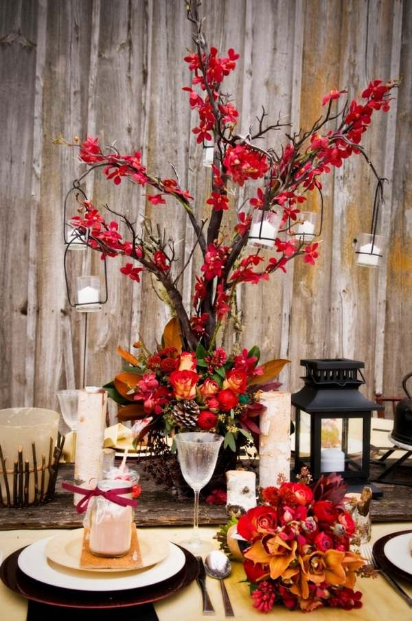 Bra-dekoration-idéer-höst-festligt täckta-bord-speciella-tillfällen-blommande-grenar