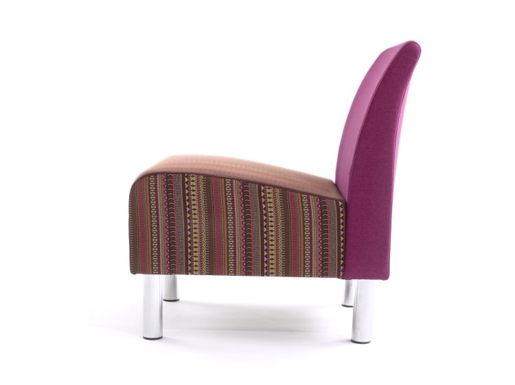 Klädselmaterial-stoppade möbler-knoll-menagerie-i-kardinal-lila-violett-fuchsia-färg-fåtölj-färgglad-kombination